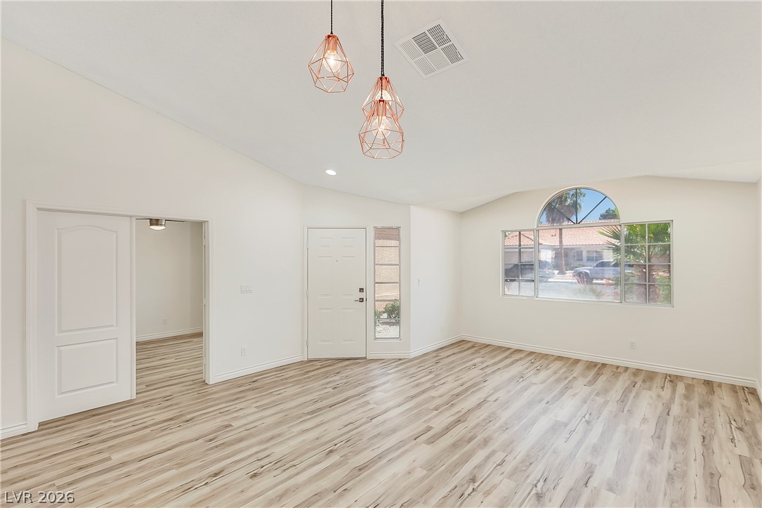 Photo 5 of 2738 Briarcliff Avenue