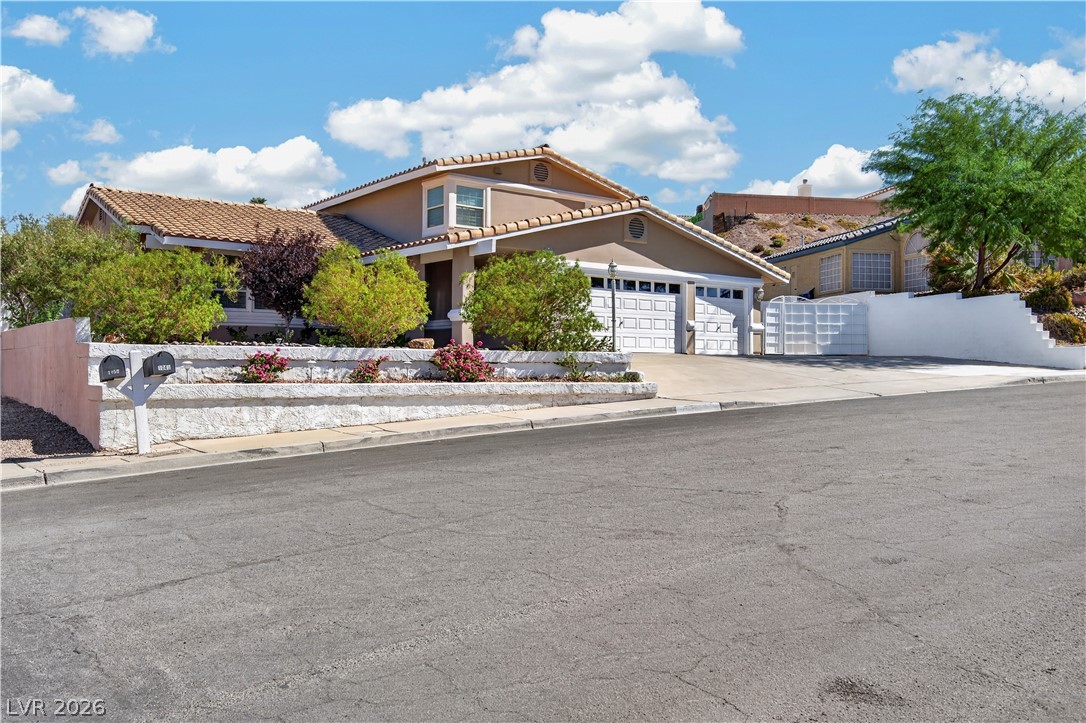 Photo 2 of 1049 Geranium Drive