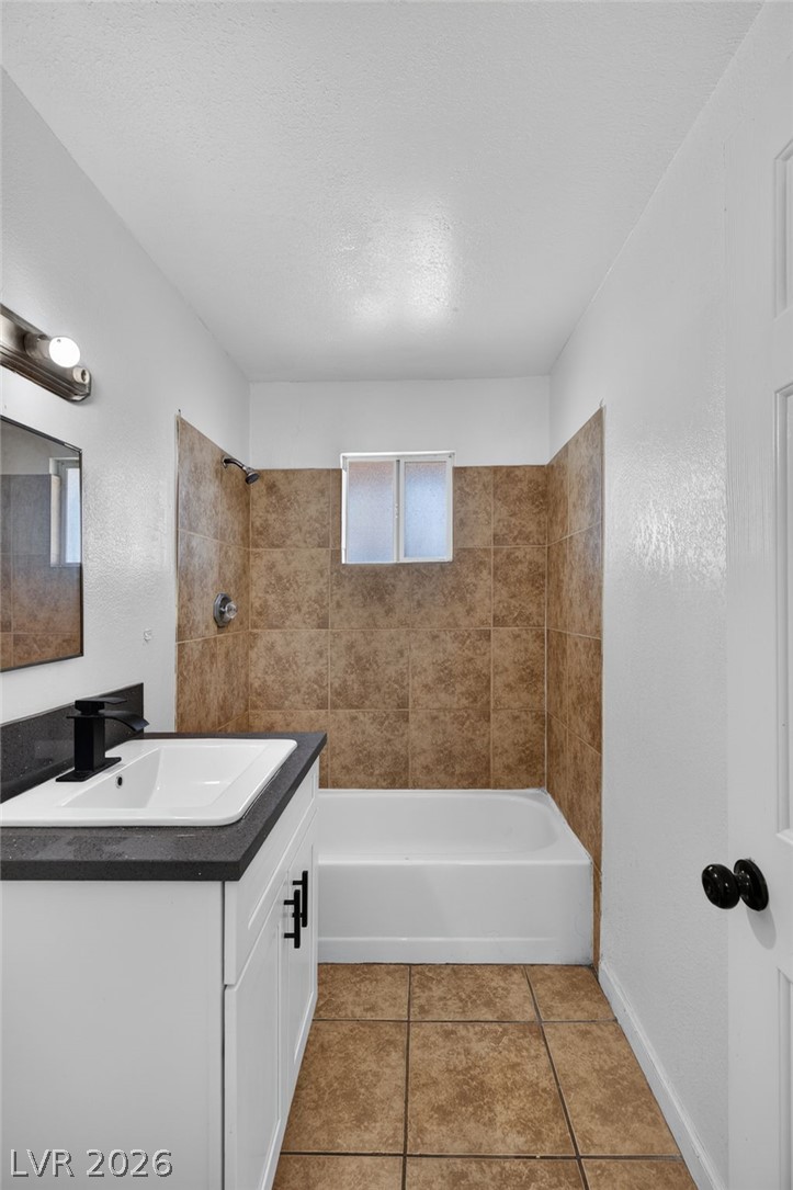 Photo 13 of 17, 405 N 15th Street