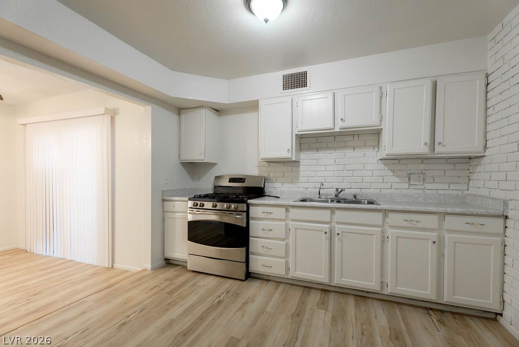 Photo 4 of 3945 Visby Lane