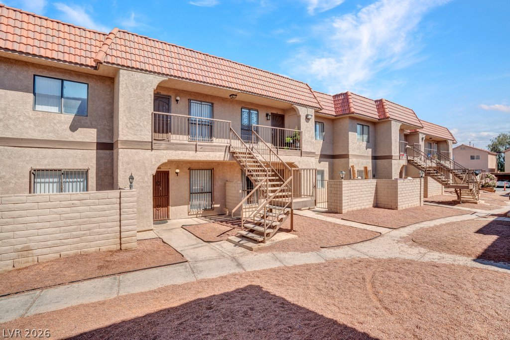 Photo 3 of 4300 N Lamont Street #249