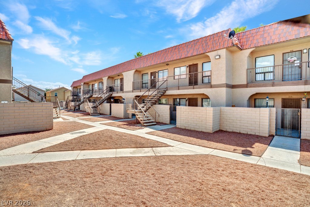 Photo 4 of 4300 N Lamont Street #249