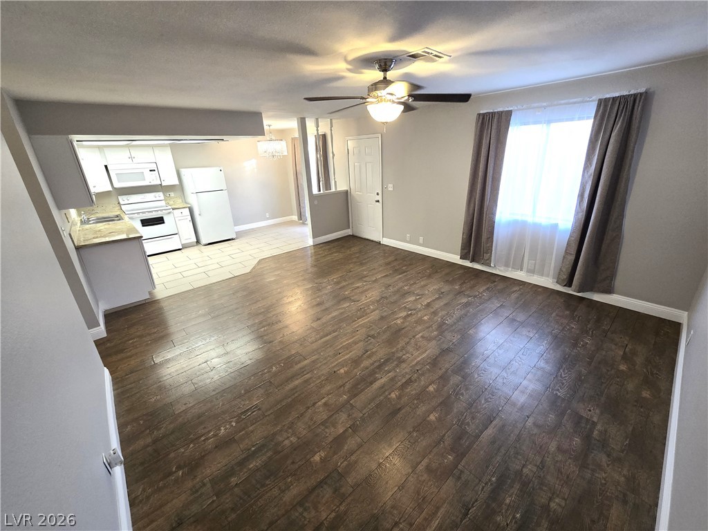 Photo 5 of 4300 N Lamont Street #249