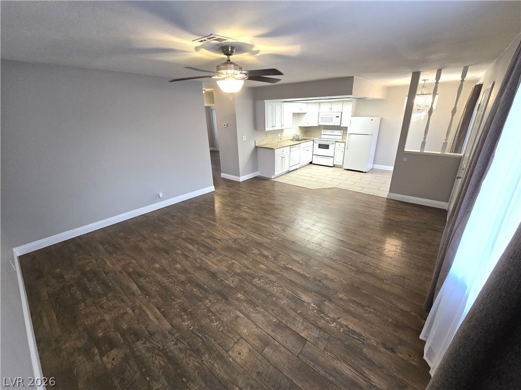 Photo 6 of 26, 4300 N Lamont Street #249