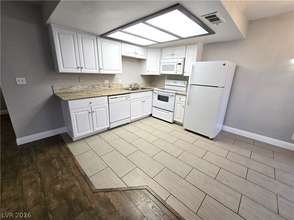 Photo 8 of 26, 4300 N Lamont Street #249