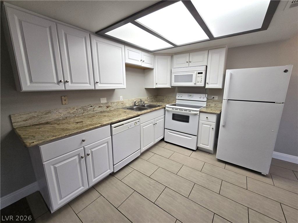 Photo 9 of 26, 4300 N Lamont Street #249