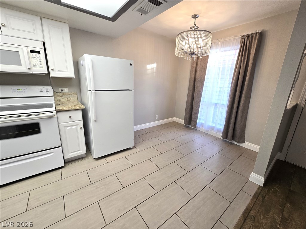 Photo 10 of 26, 4300 N Lamont Street #249