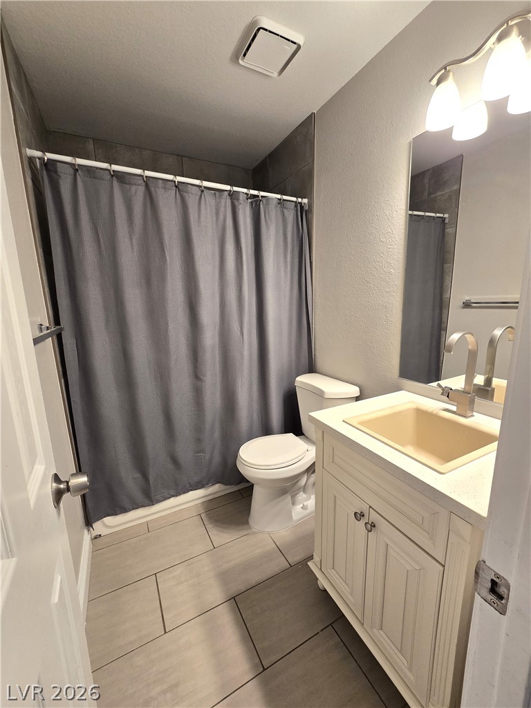 Photo 13 of 26, 4300 N Lamont Street #249