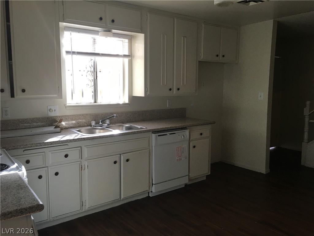 Photo 16 of 25, 146 Greenbriar Townhouse Way