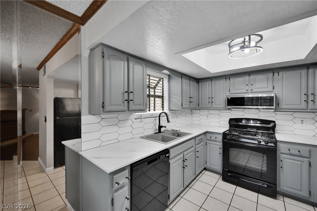 Photo 14 of 37, 5075 Eldora Avenue #2