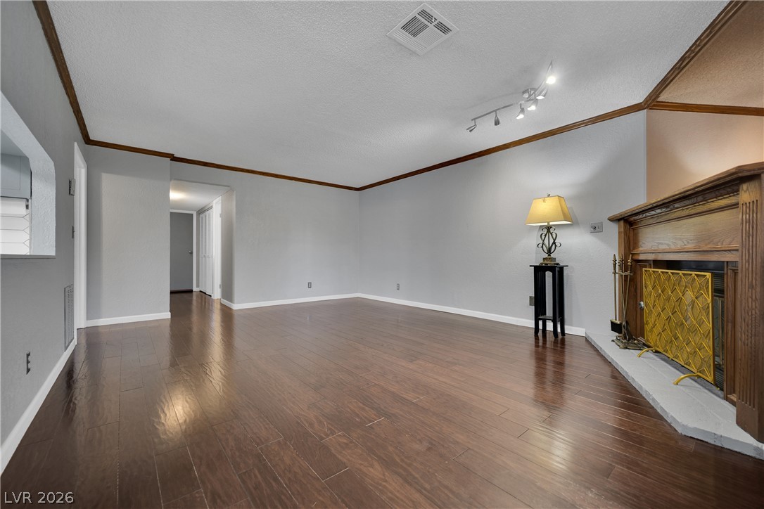 Photo 18 of 37, 5075 Eldora Avenue #2