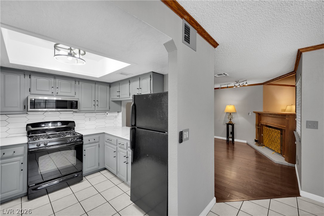 Photo 17 of 37, 5075 Eldora Avenue #2