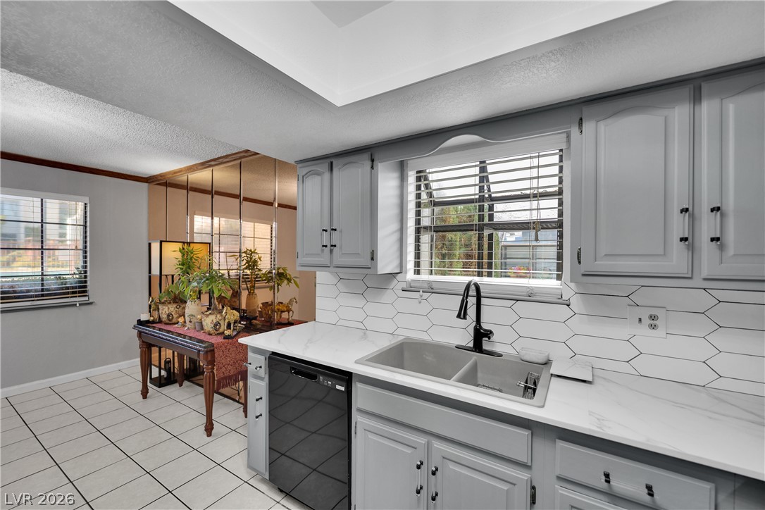 Photo 13 of 37, 5075 Eldora Avenue #2