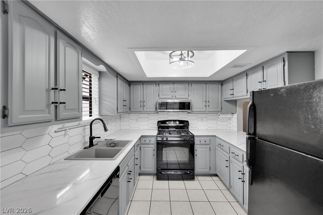 Photo 15 of 37, 5075 Eldora Avenue #2