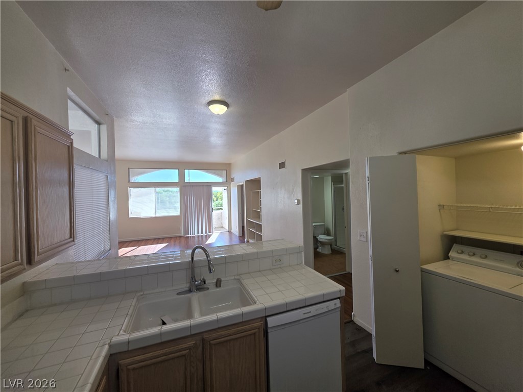 Photo 35 of 79, 3125 N Buffalo Drive #2104