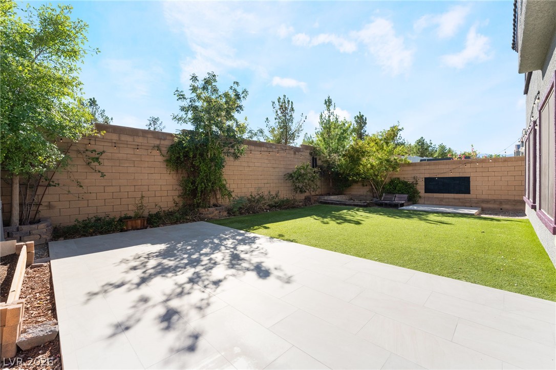 Photo 33 of 40, 9961 Birch Knoll Avenue