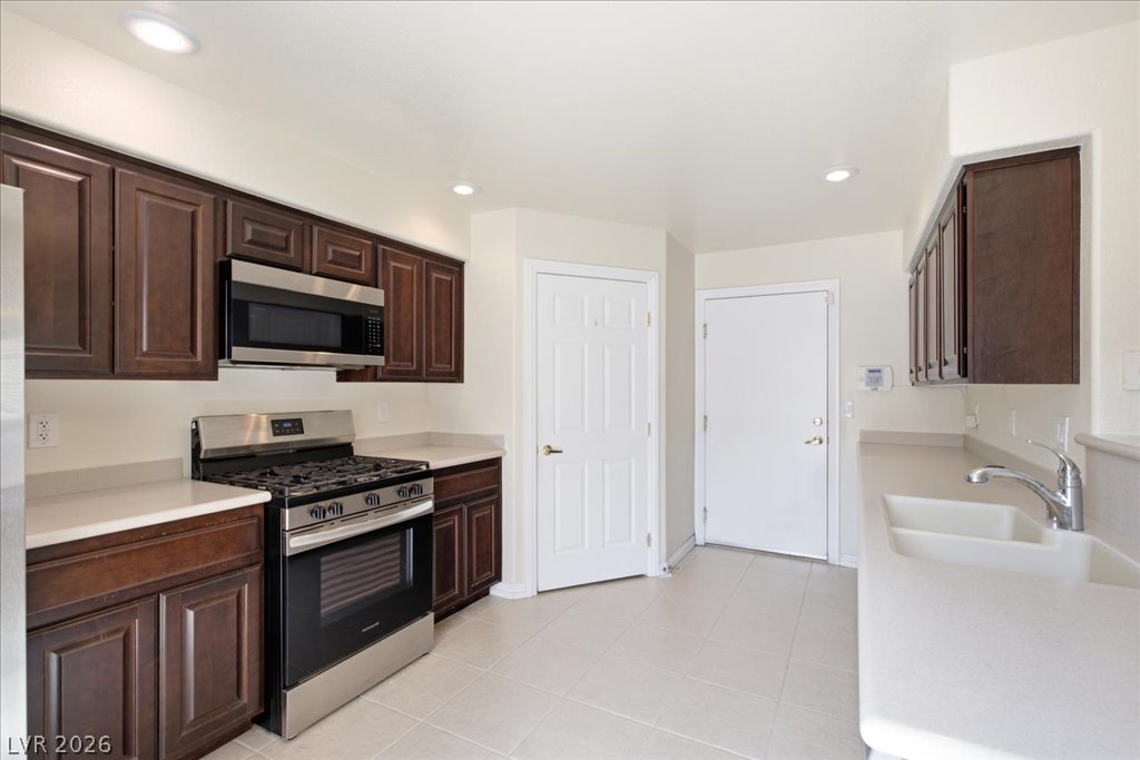 Photo 11 of 26, 9344 Field Thistle Avenue