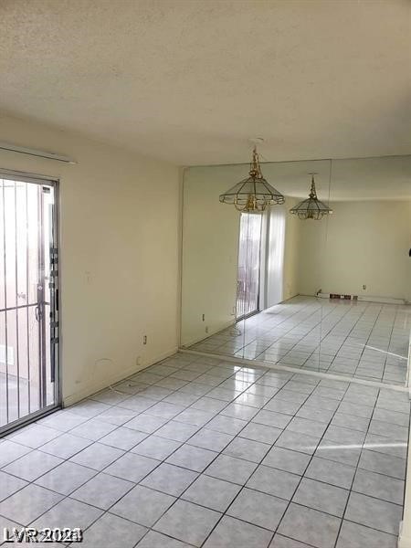 Photo 4 of 3435 Villa Knolls South Drive