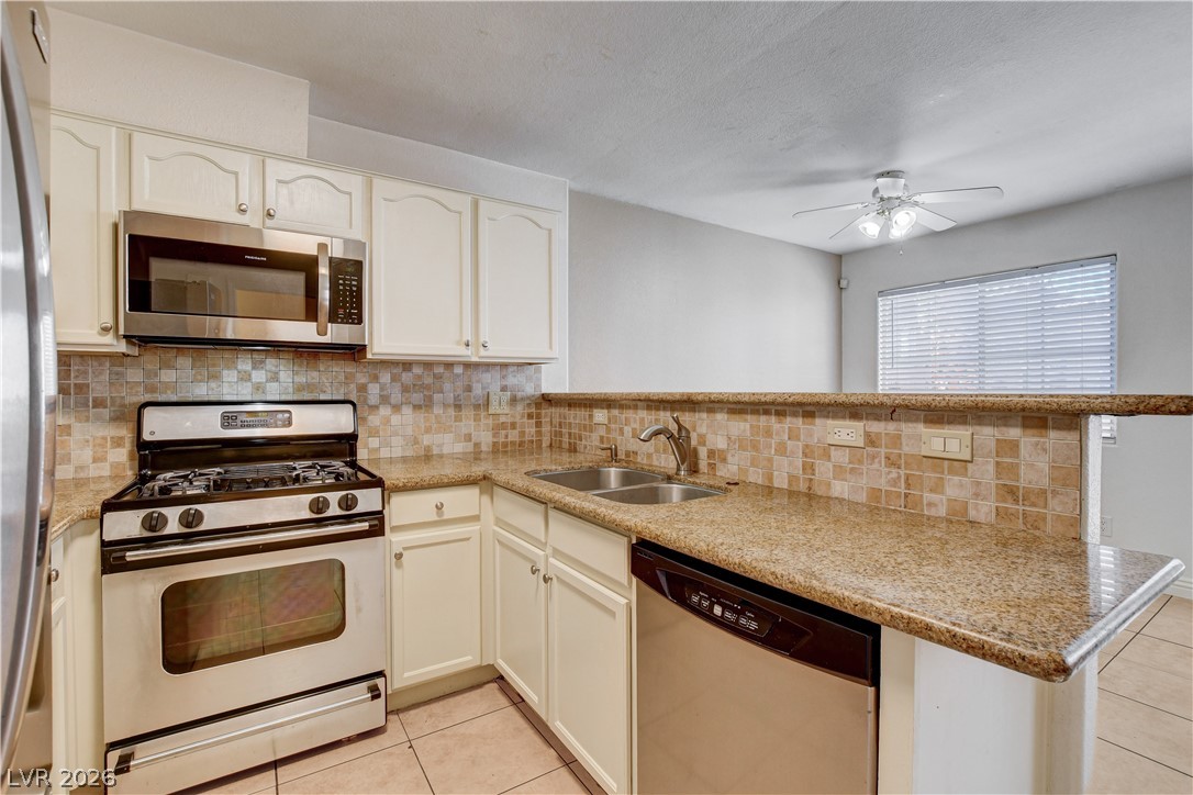 Photo 8 of 42, 1925 Hodgenville Street #104