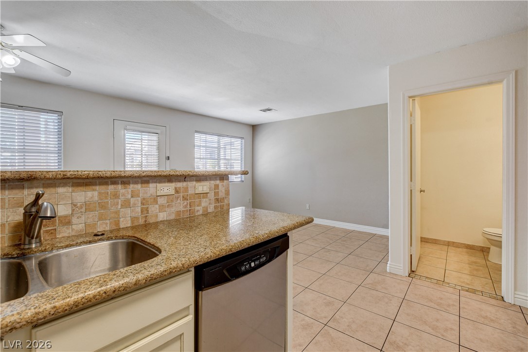 Photo 11 of 42, 1925 Hodgenville Street #104