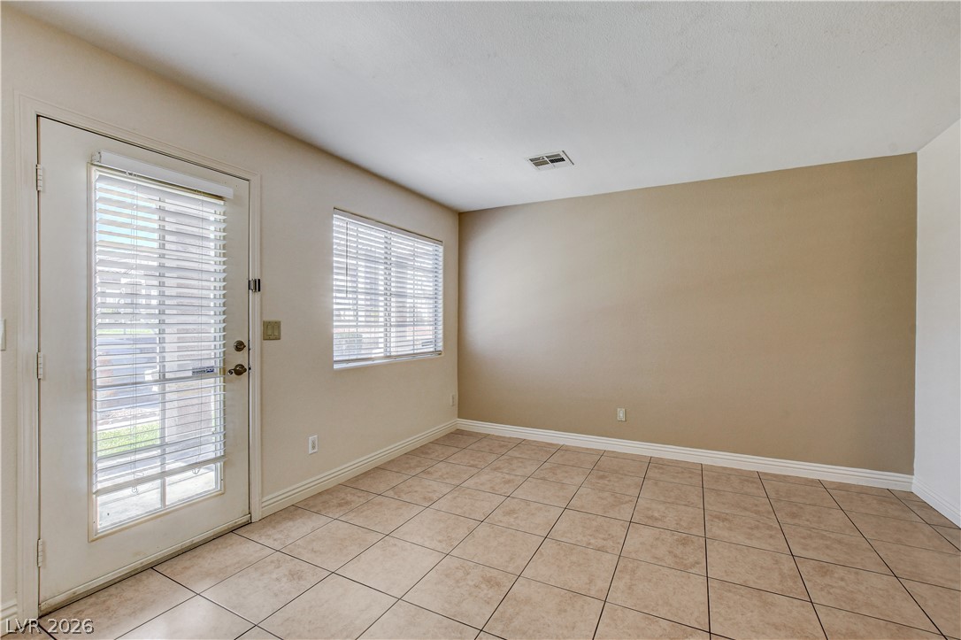 Photo 13 of 42, 1925 Hodgenville Street #104