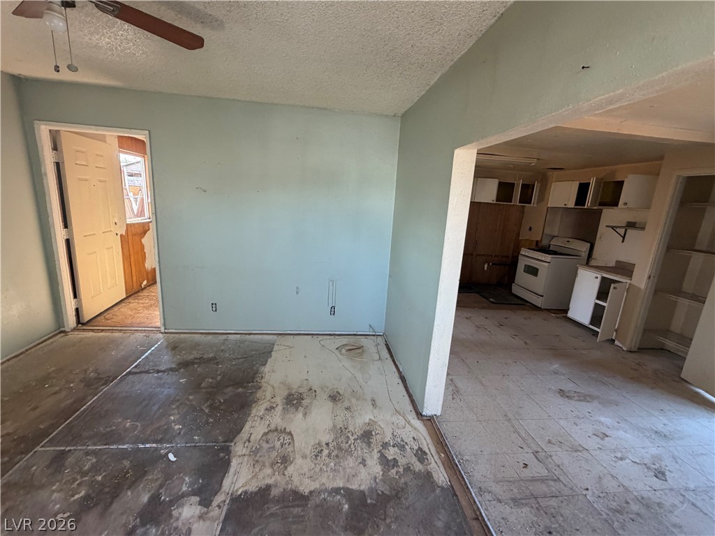 Photo 4 of 212 Mojave Lane