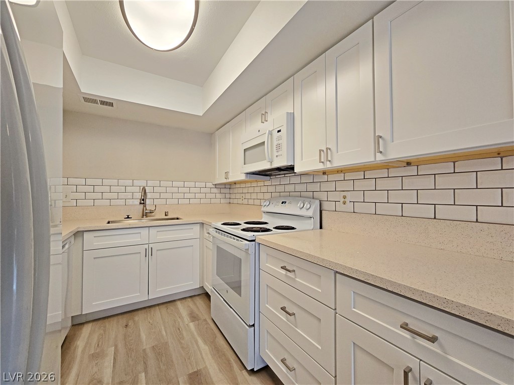 Photo 15 of 36, 1025 Willow Tree Drive #A