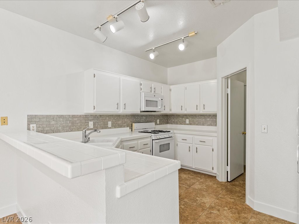 Photo 13 of 46, 251 S Green Valley Parkway #5111