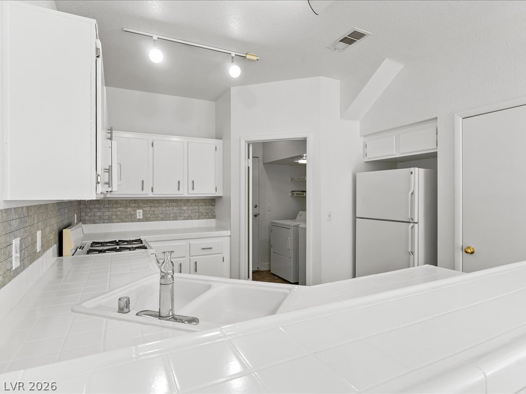 Photo 14 of 46, 251 S Green Valley Parkway #5111