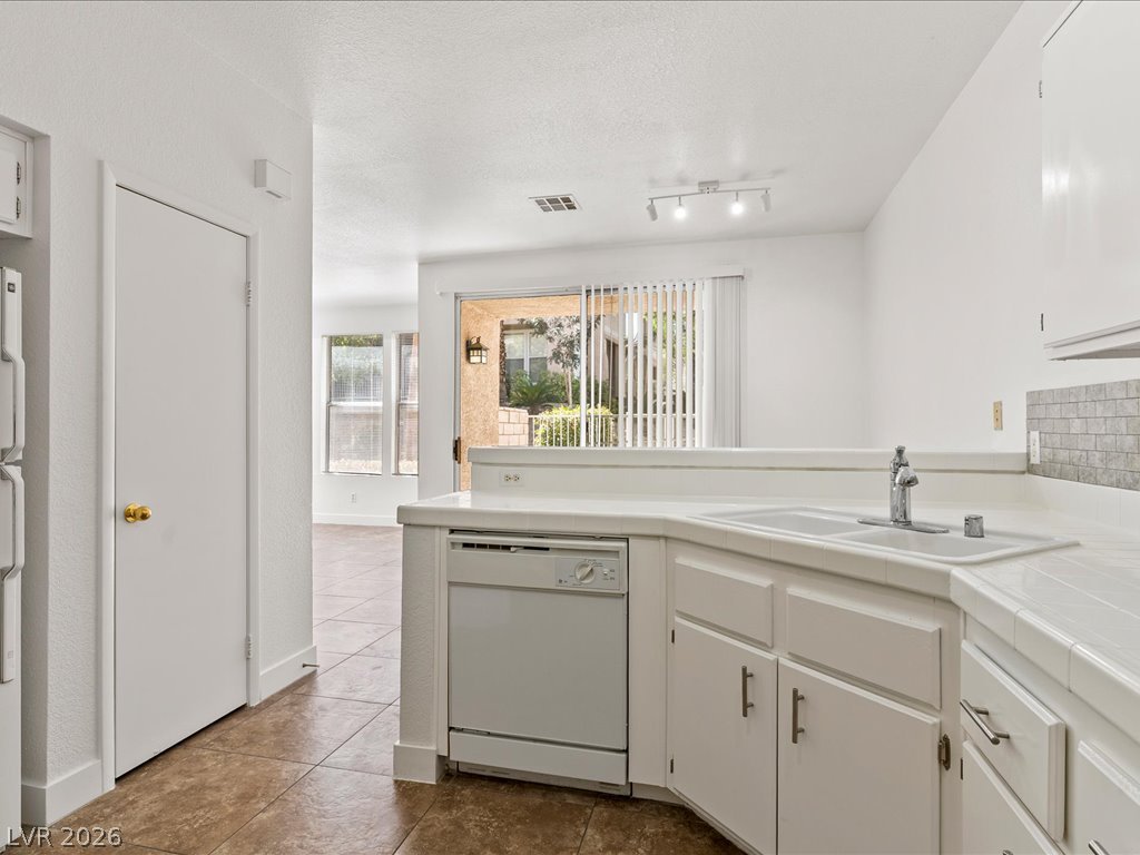 Photo 15 of 46, 251 S Green Valley Parkway #5111