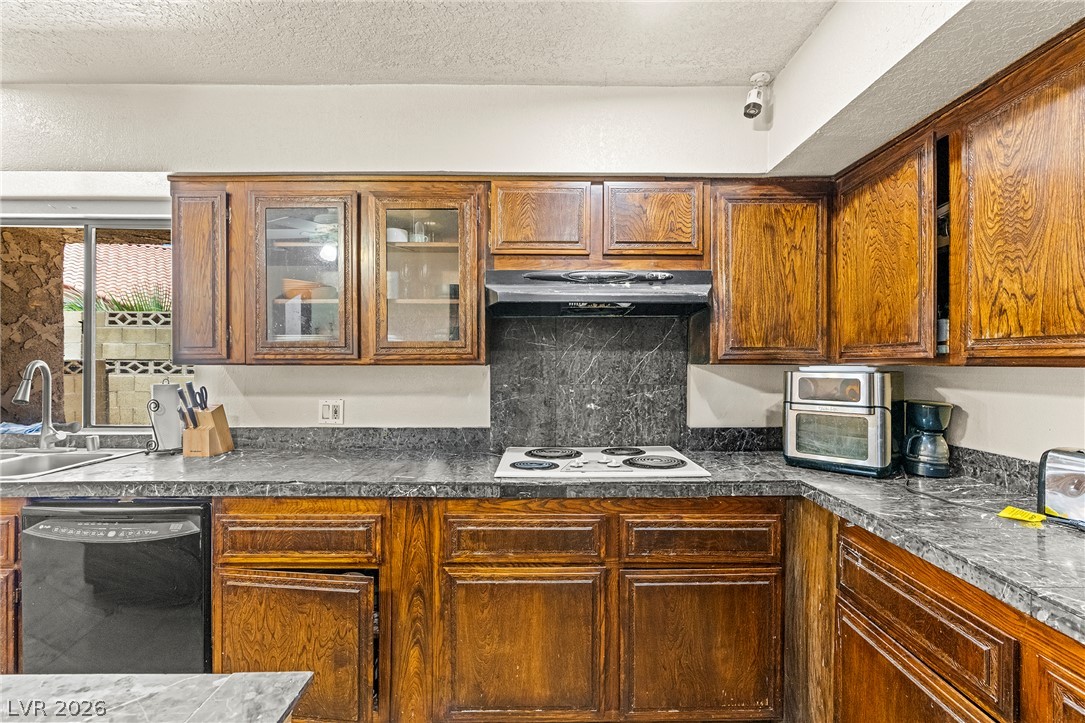 Photo 7 of 47, 5159 Jodi Court