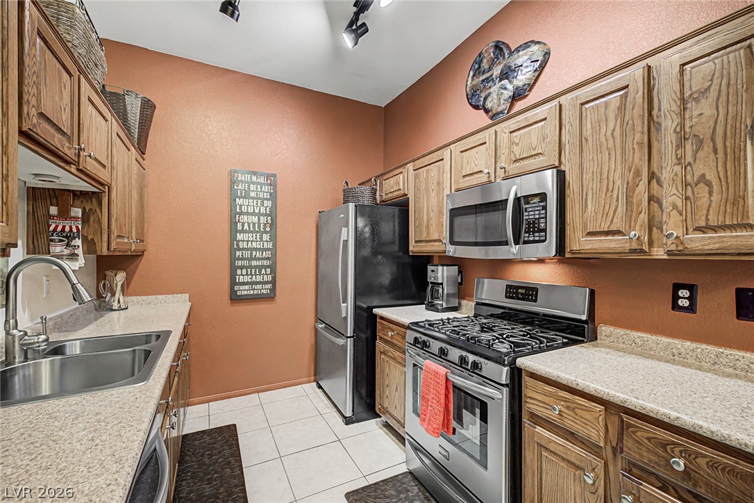 Photo 14 of 34, 3395 Cactus Shadow Street #104