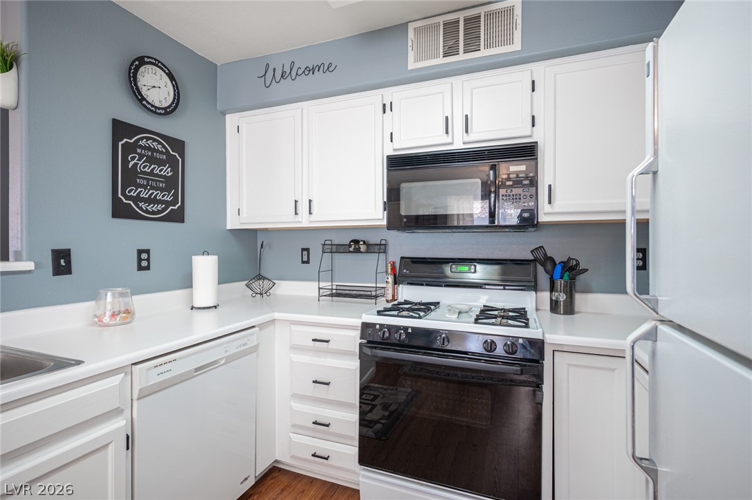 Photo 18 of 44, 3425 E Russell Road #251