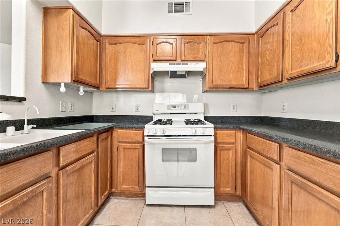 Photo 11 of 29, 3400 Cabana Drive #2003