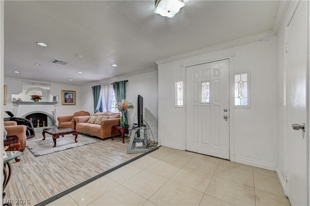 Photo 13 of 68, 4445 Palencia Avenue