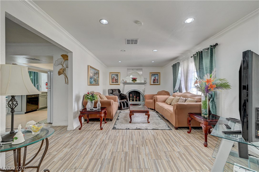 Photo 14 of 68, 4445 Palencia Avenue