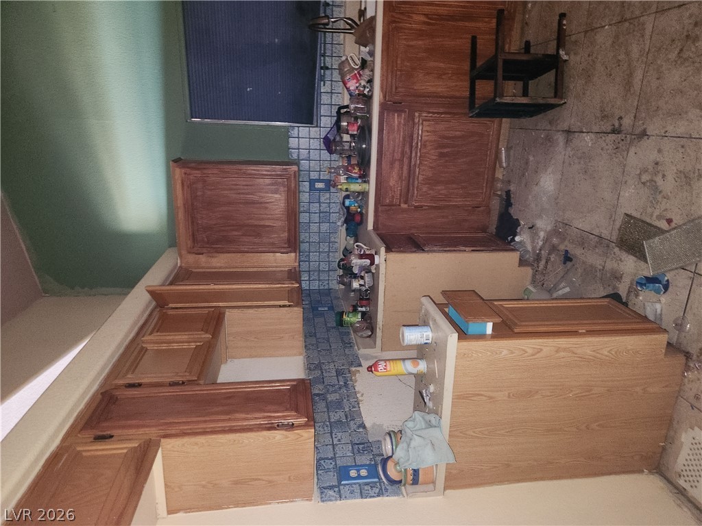 Photo 5 of 906 Dodee Court
