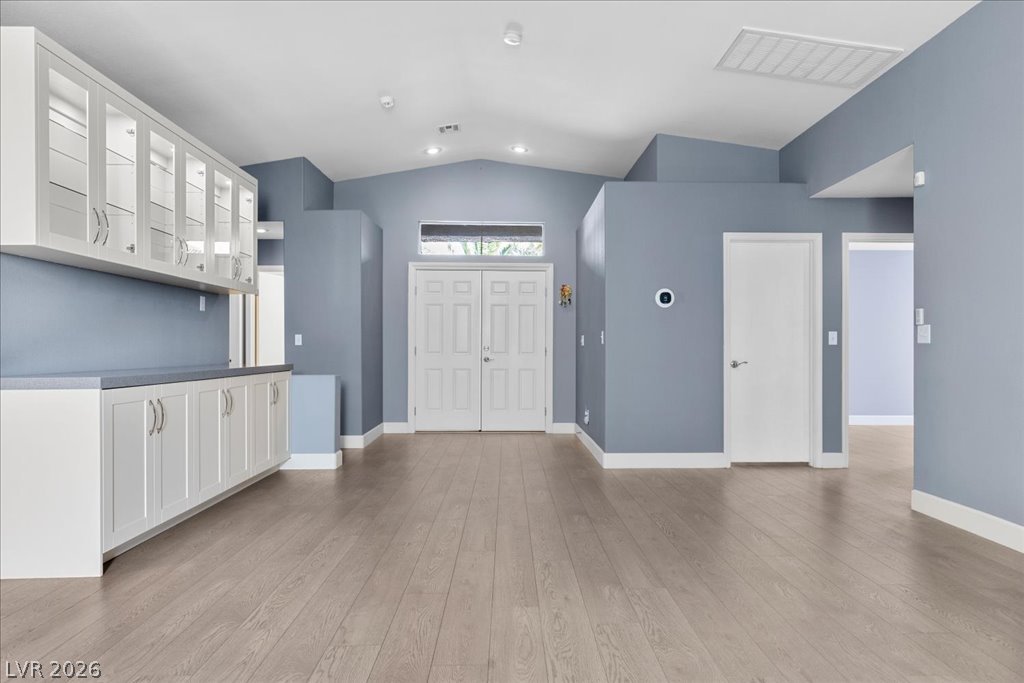 Photo 6 of 53, 413 W Azure Avenue