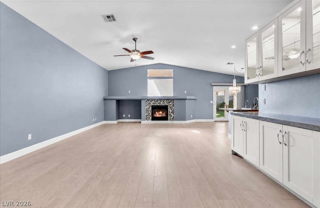 Photo 5 of 413 W Azure Avenue