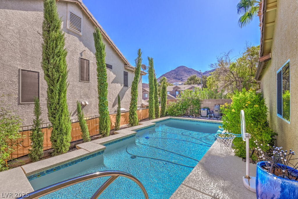 718 Pacific Cascades Drive, Henderson