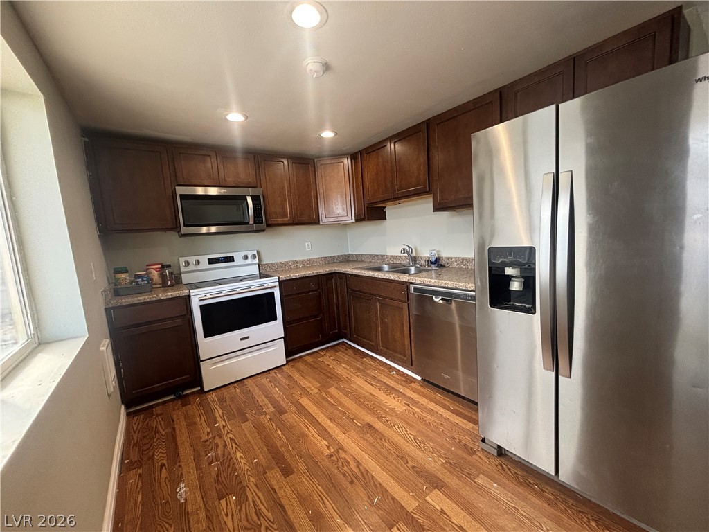 Photo 4 of 860 Avenue N