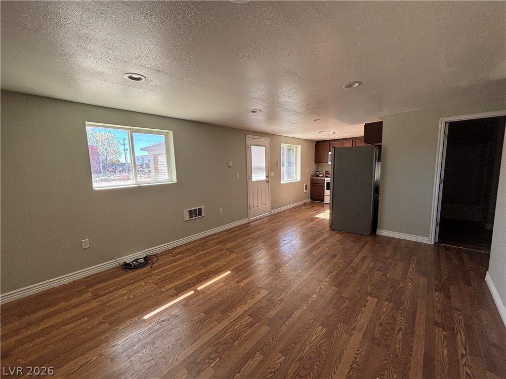 Photo 6 of 18, 860 Avenue N
