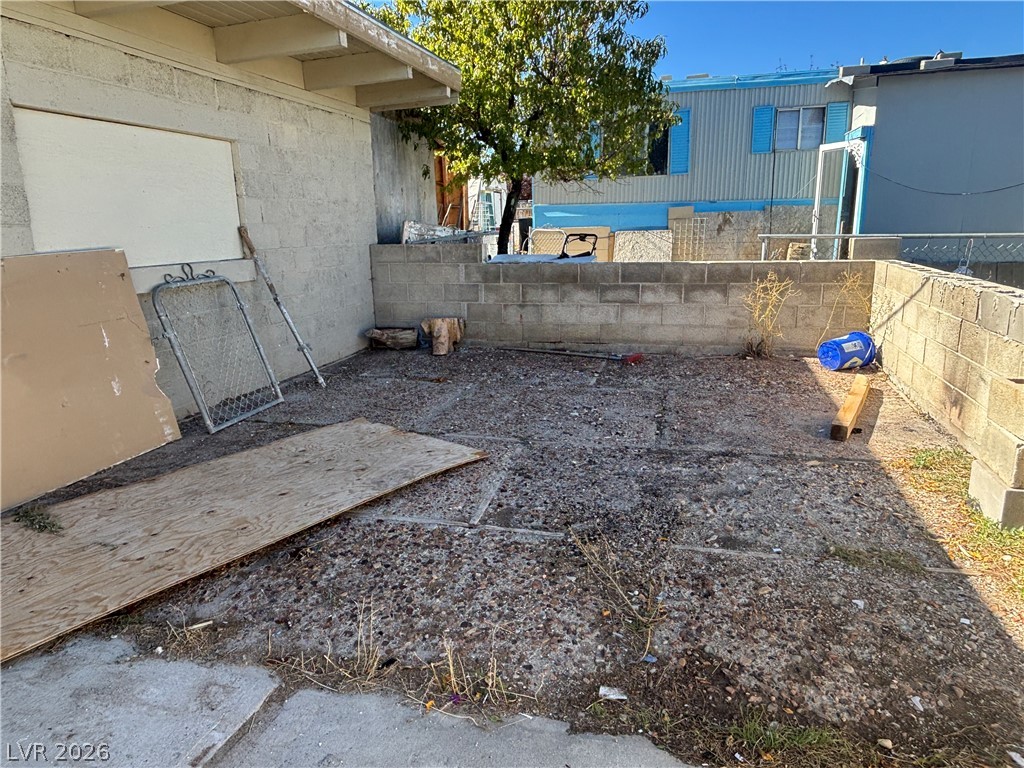Photo 17 of 18, 860 Avenue N