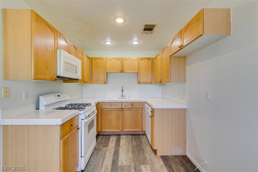 Photo 26 of 41, 352 Pine Haven Street #205