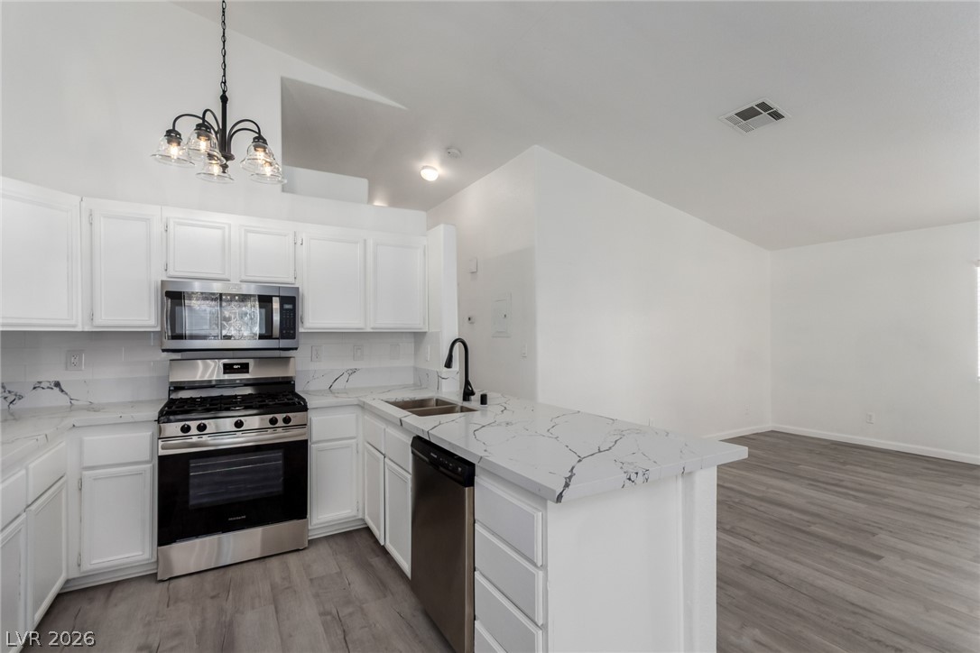 Photo 17 of 43, 2110 Los Feliz Street #2015