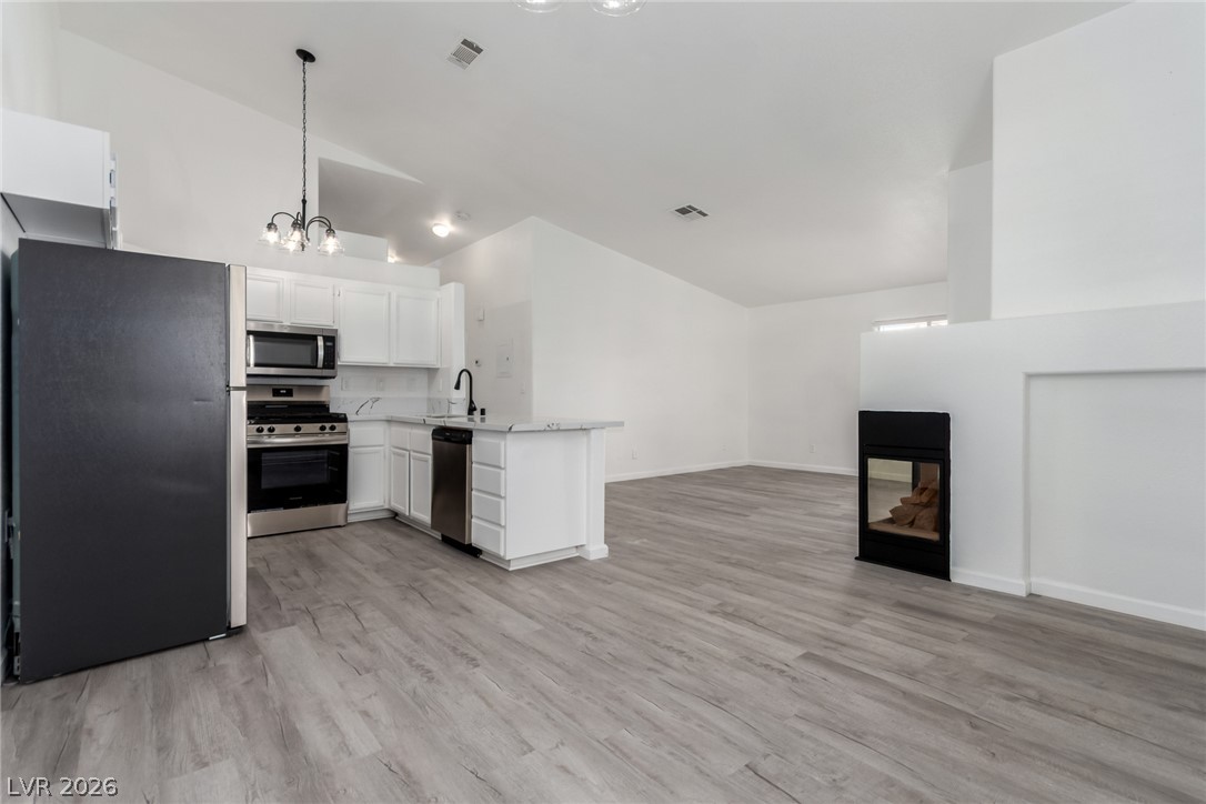 Photo 20 of 43, 2110 Los Feliz Street #2015