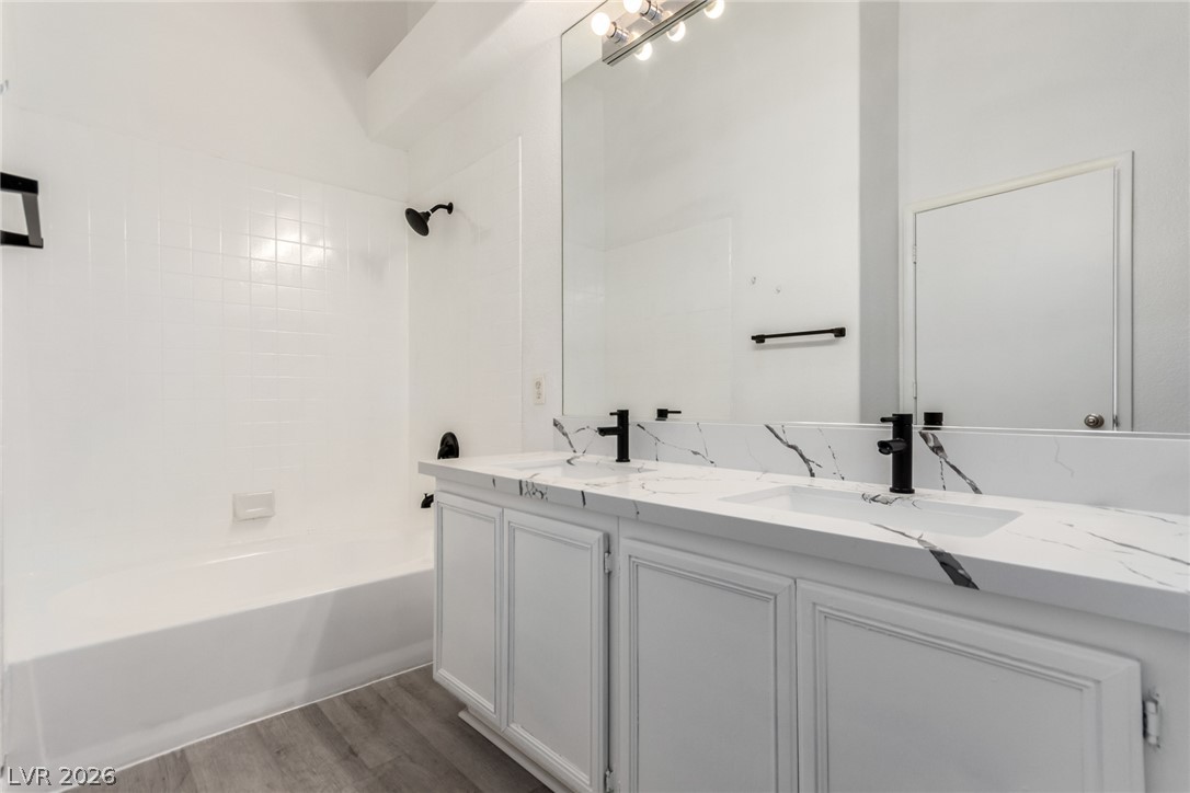 Photo 24 of 43, 2110 Los Feliz Street #2015