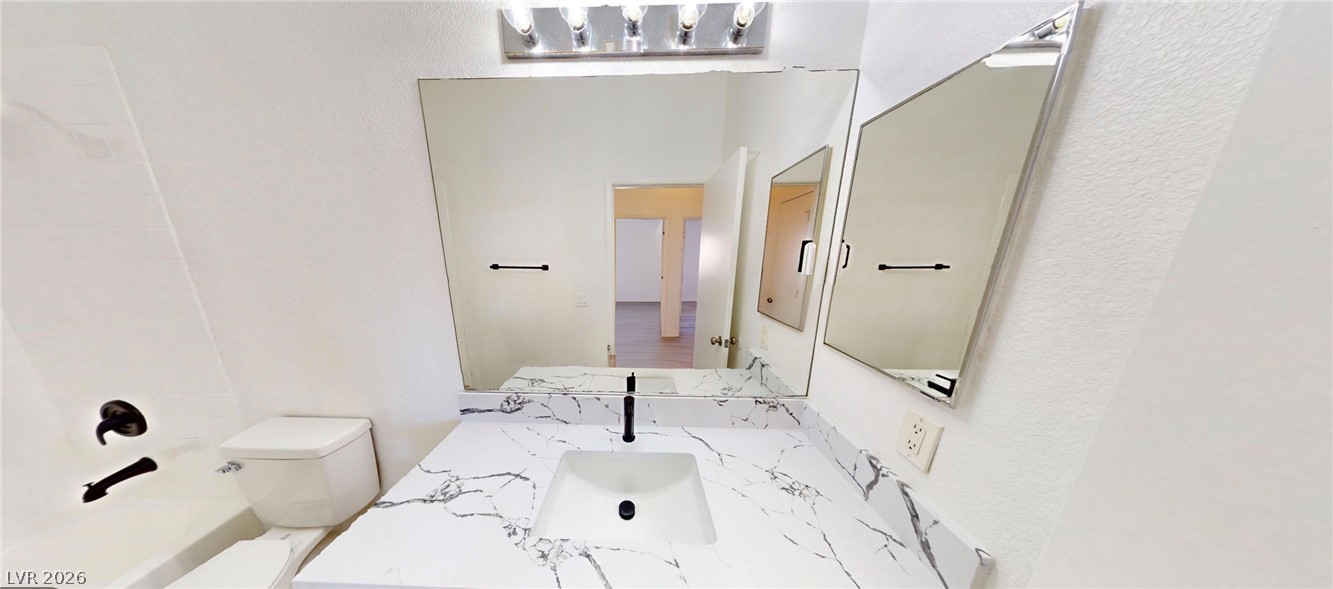Photo 9 of 43, 2110 Los Feliz Street #2015