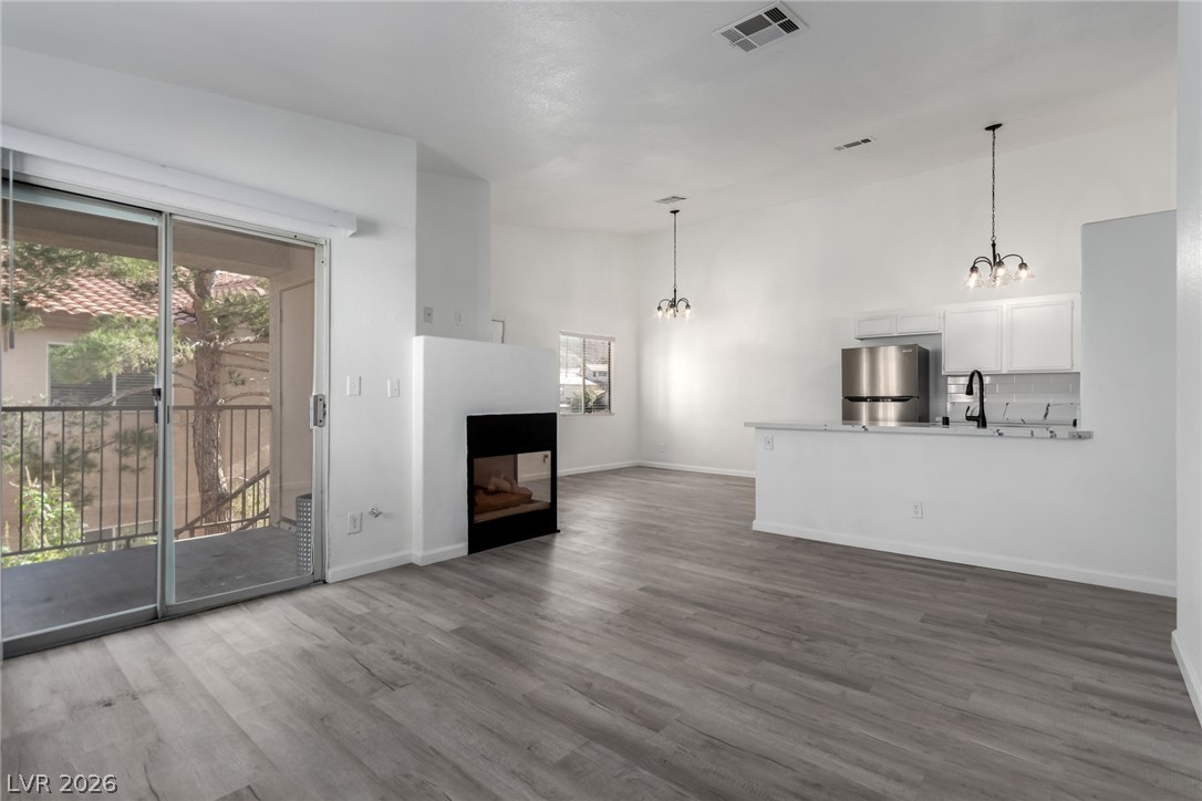 Photo 12 of 43, 2110 Los Feliz Street #2015