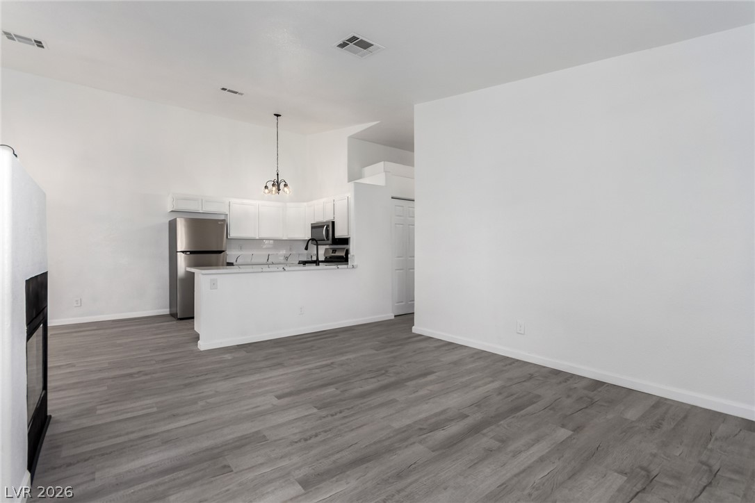 Photo 14 of 43, 2110 Los Feliz Street #2015